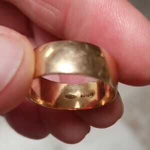 VINTAGE- 18K Solid Gold Band Ring Size 9-5.28g- Vicenza Goldsmith Italy-1970's